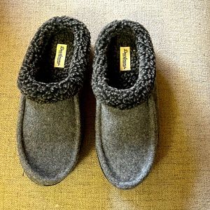 Dearfoams comfy slippers